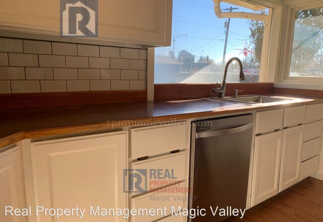Foto del edificio - 3 br, 2 bath House - 120 Lincoln Street