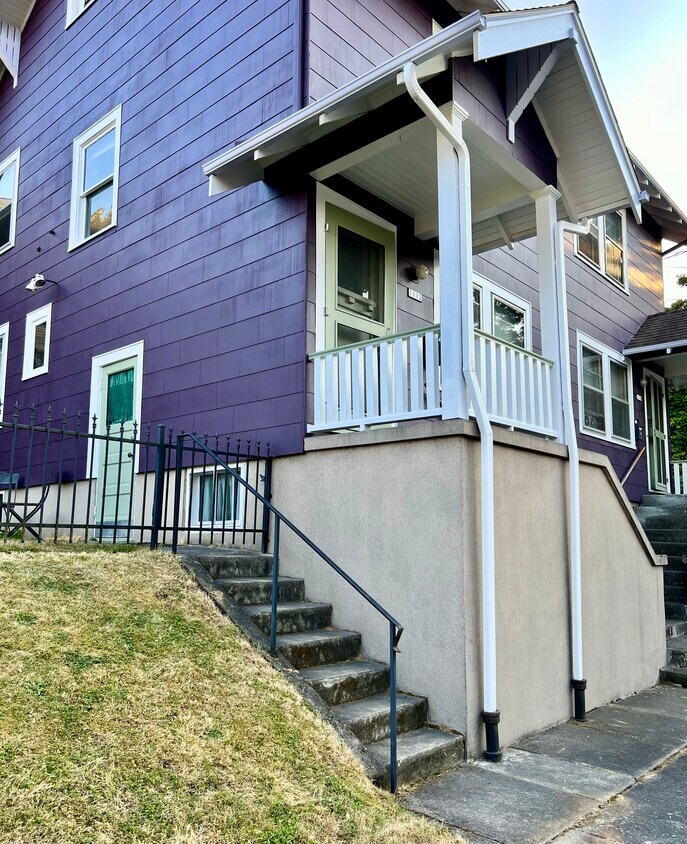 Primary Photo - 1112 N Beech St