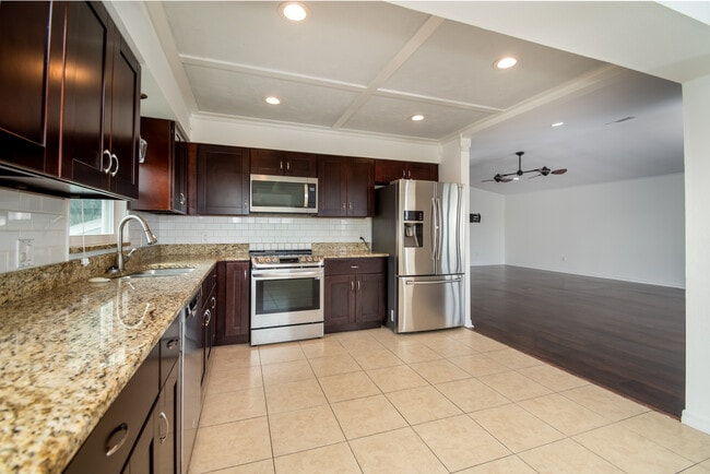Building Photo - 6410 Drake Ct