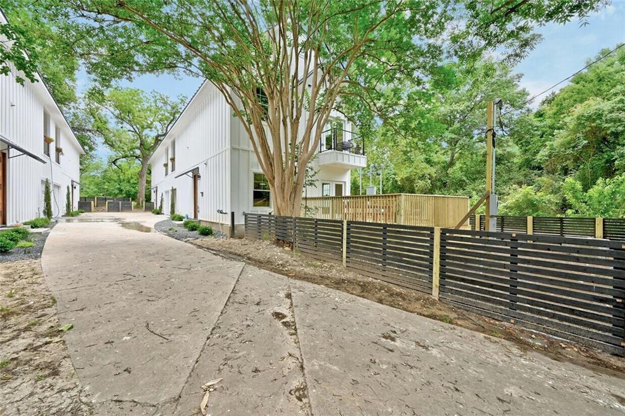 Primary Photo - 1109 W Annie St
