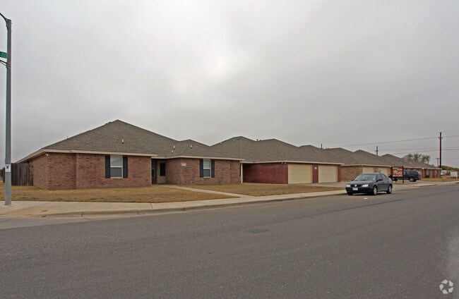 Senderos de Madison - Village Townhomes