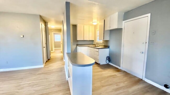 Building Photo - $0 First Month's Rent / $0 Deposit at Move-in