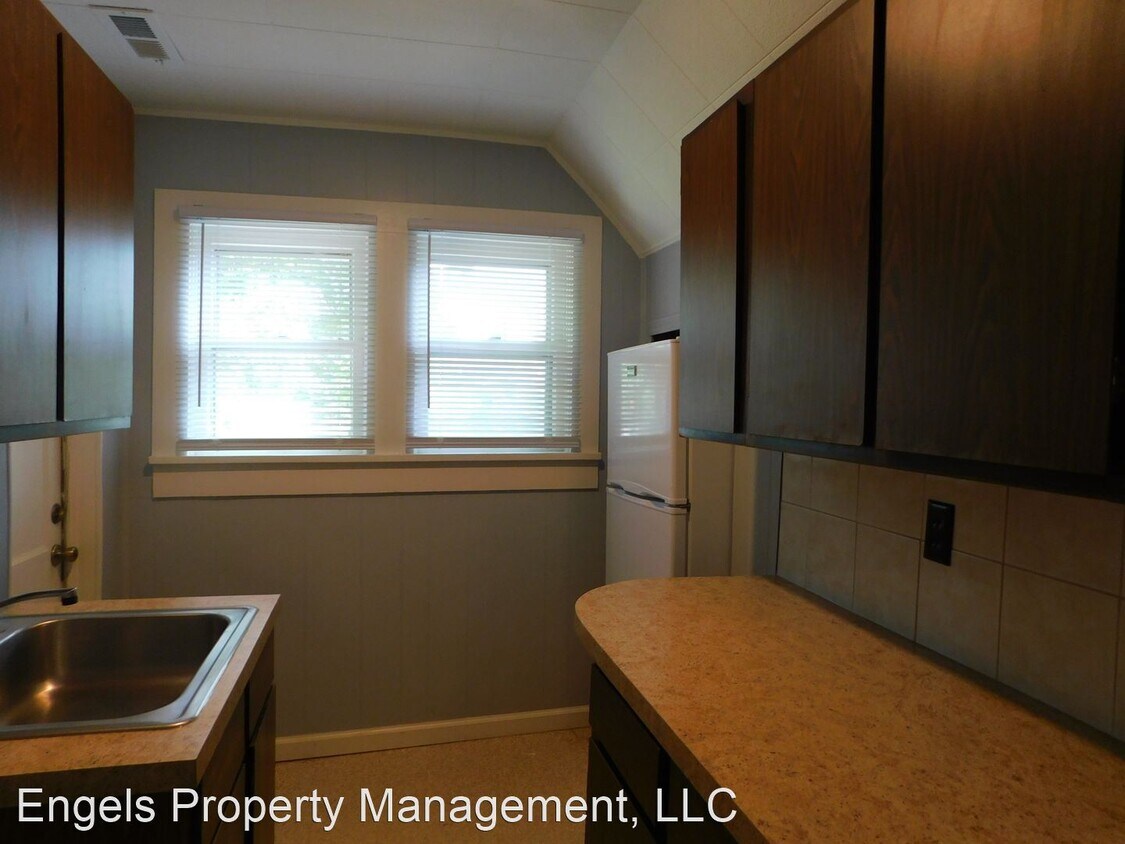 Primary Photo - 320 W 2nd Ave