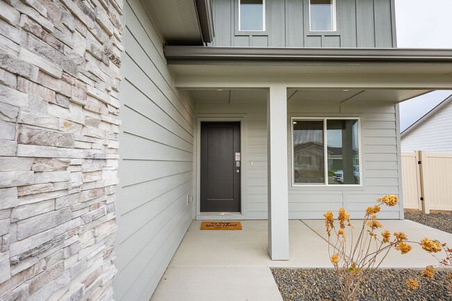 Building Photo - Brand New Home with Bonus Room