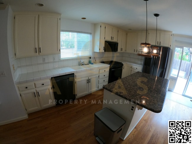 Building Photo - 2022 Urbani Pl