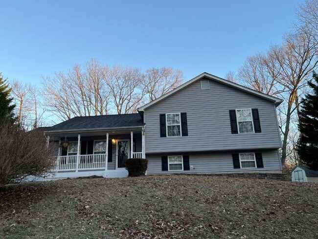 Building Photo - Centrally located Prince Frederick Home