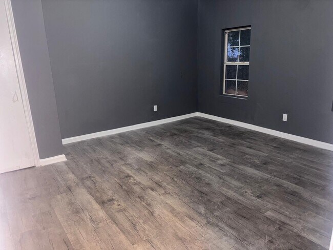 Building Photo - 3178 Napier Ave