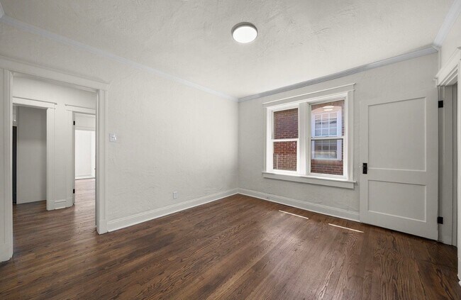 Foto del edificio - 5006 Tholozan Ave