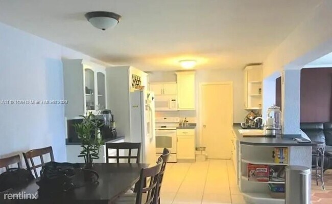Foto del edificio - 4 br, 2 bath House - 9401 NW 20th St
