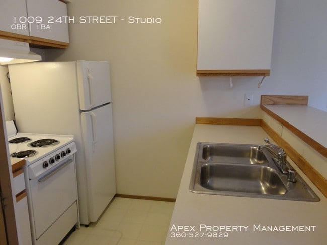 Building Photo - NEAR WWU- Courtyard Apartments - LAST STUDIO!