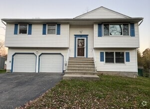 Building Photo - 34 Oakwood Ave