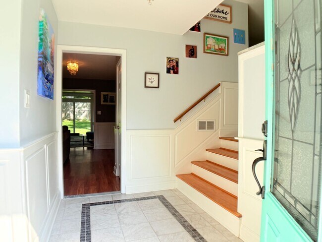 Foto del edificio - Large fenced in yard and Sun room!