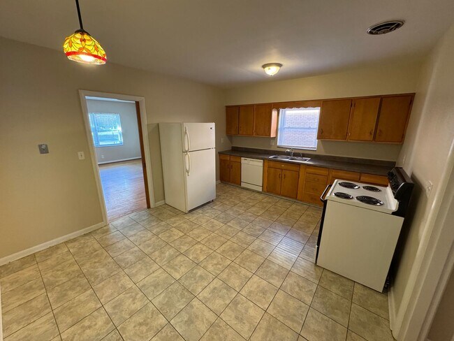 Foto del edificio - 121 McArthur Dr