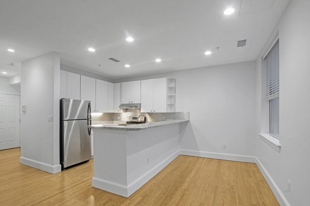 Primary Photo - 140 Boylston St