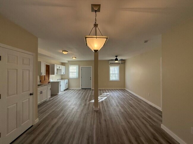 Foto del edificio - 155 N Main St