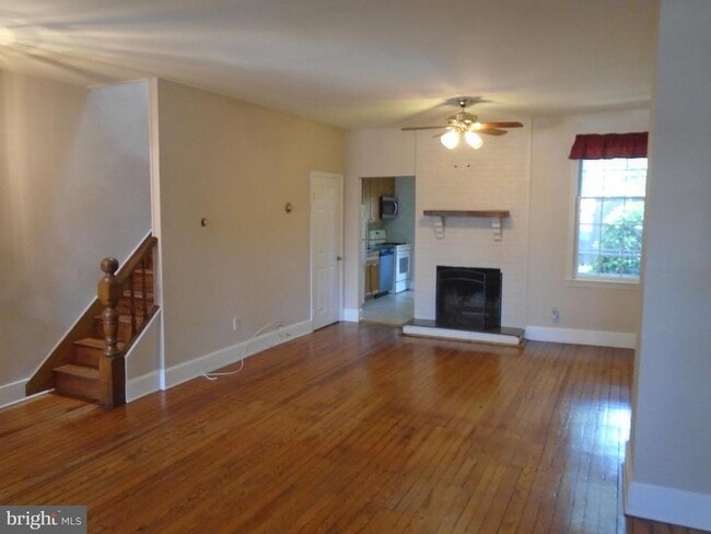 Building Photo - 112 Commerce St