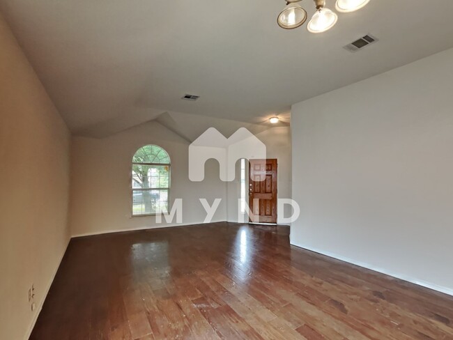 Building Photo - 124 Maplewood N