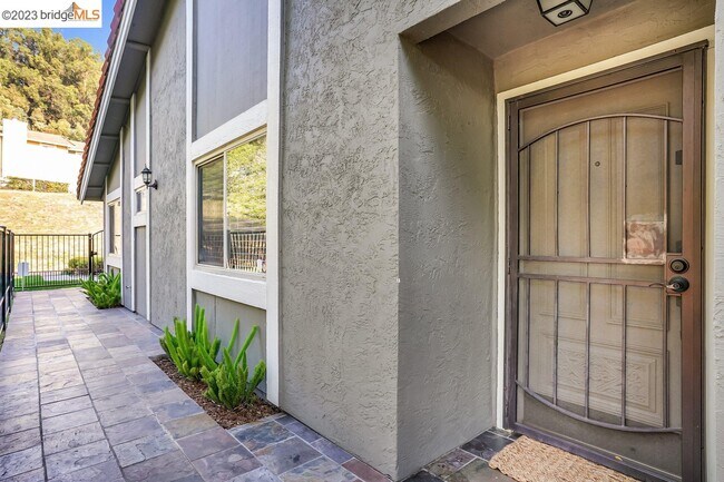 Building Photo - 21 Ironwood