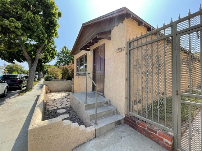 Building Photo - 736 Marine St