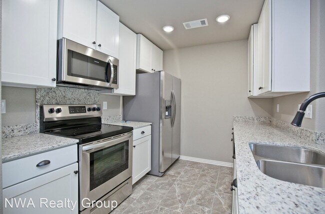 Building Photo - 3 br, 2 bath House - 240-A Commercial