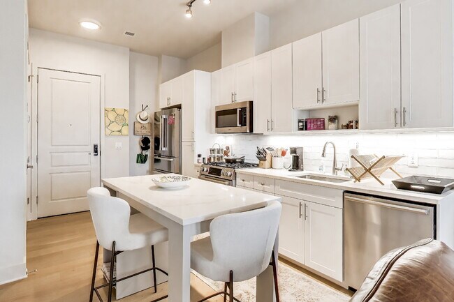 Foto del edificio - Luxury Living Awaits!