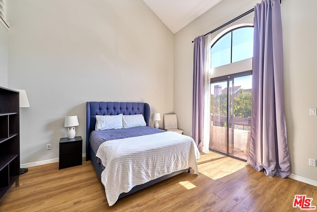 Foto principal - 10929 Morrison St