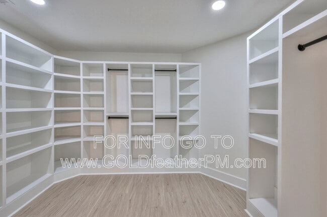 Building Photo - 402 E Trinity Ln