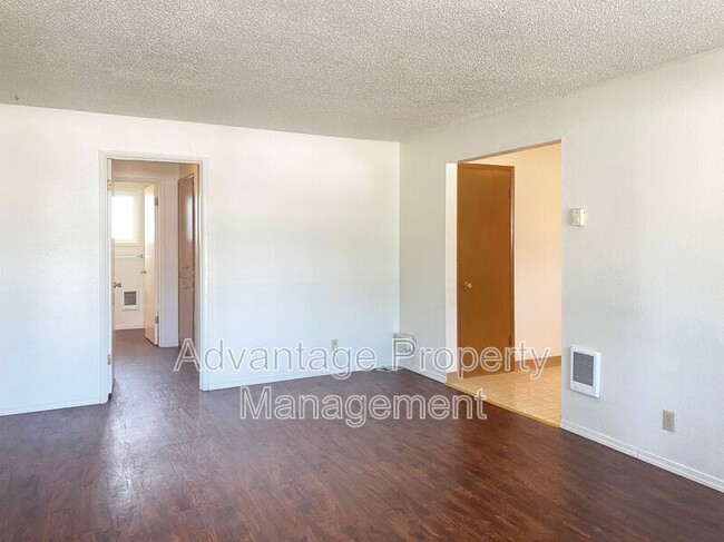 Foto del edificio - 365 Jackson St W