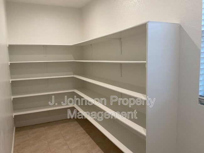 Building Photo - 644 Albany St