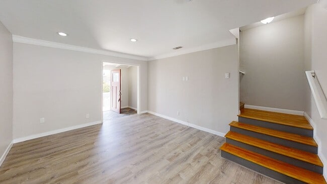 Foto del edificio - 8BD/4BA on Rockford! POOL & SPA!