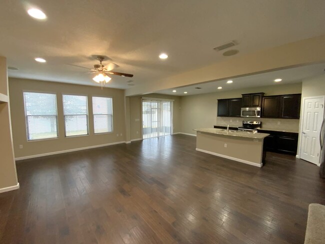 Building Photo - 543 Drysdale Dr