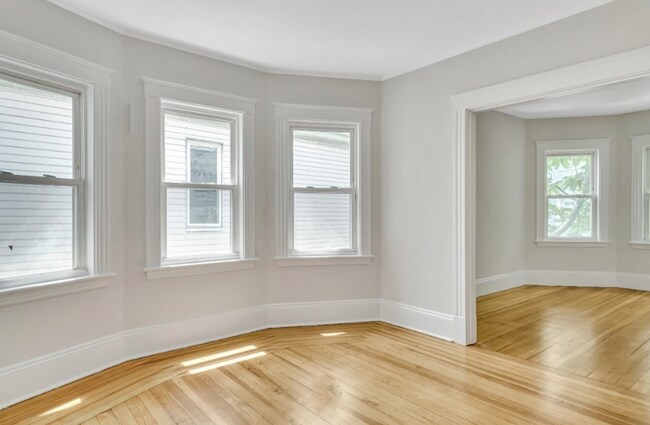 Building Photo - 17 Belmont St