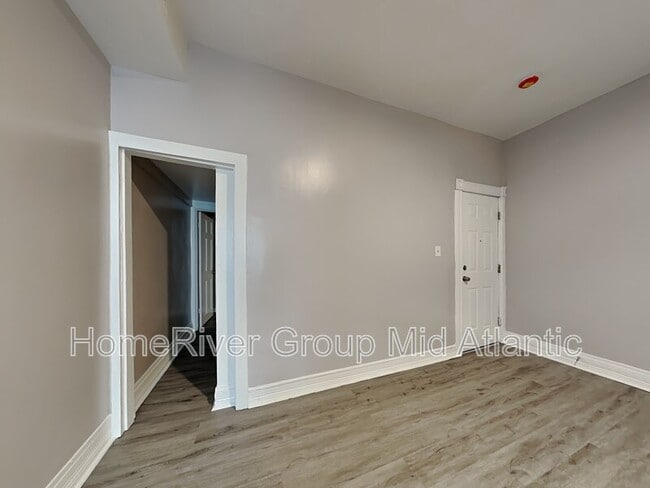 Building Photo - 702 Dolphin St