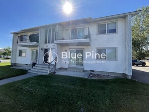 Building Photo - 672 Foster Dr