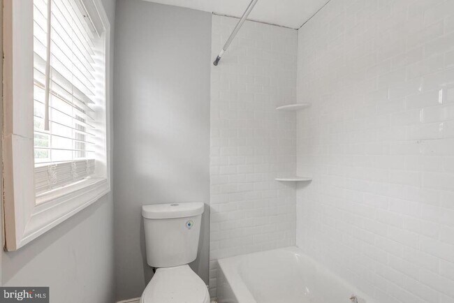 Foto del edificio - 608 E 9th St