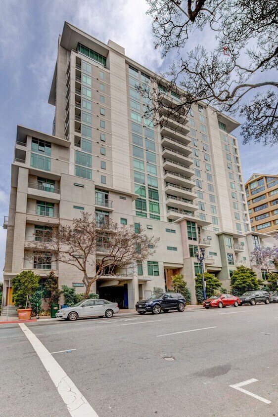 Foto principal - 425 W Beech St