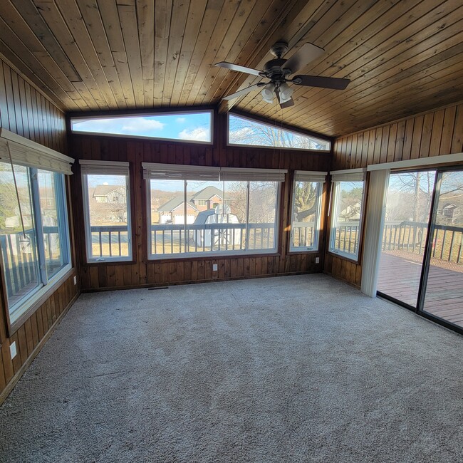 Building Photo - 6668 Sunnyslope Dr