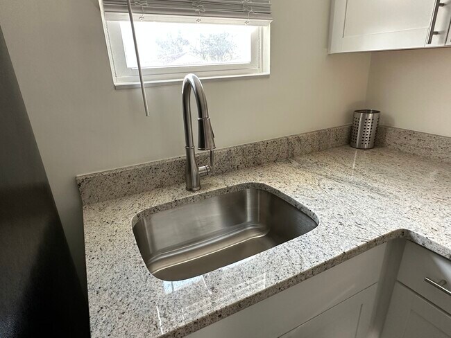 Foto del edificio - 816 10th St SW