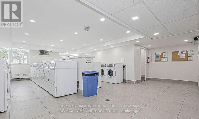 Photo du bâtiment - 100 Echo Point