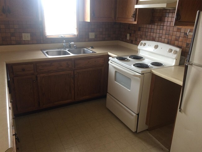 Building Photo - 1655 Foxhaven Dr