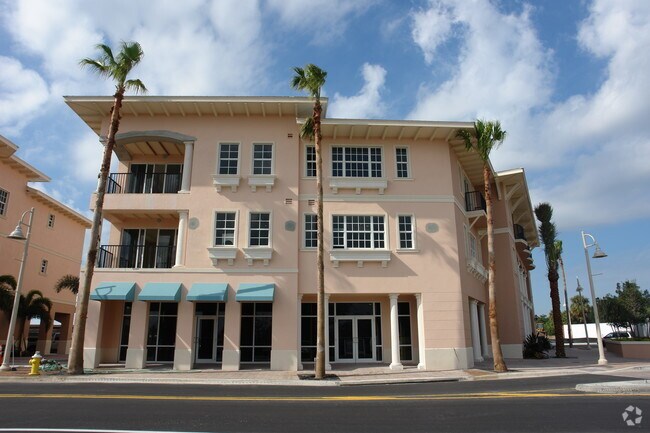 Building Photo - Renar River Place