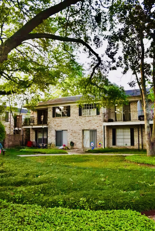 Building Photo - 7900 Westheimer Rd