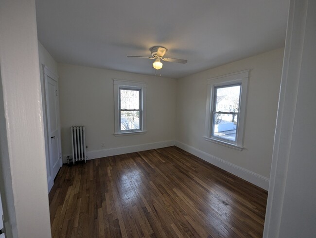 Building Photo - "Charming Duplex Living: Cozy 2-Bed, 1-Bat...