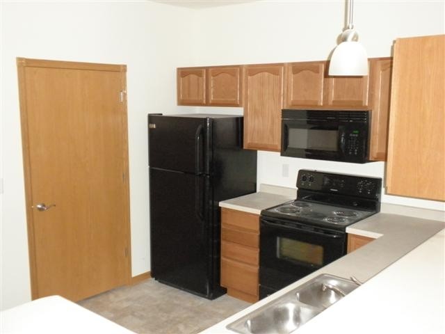 Foto del edificio - 915 Ellis Ave