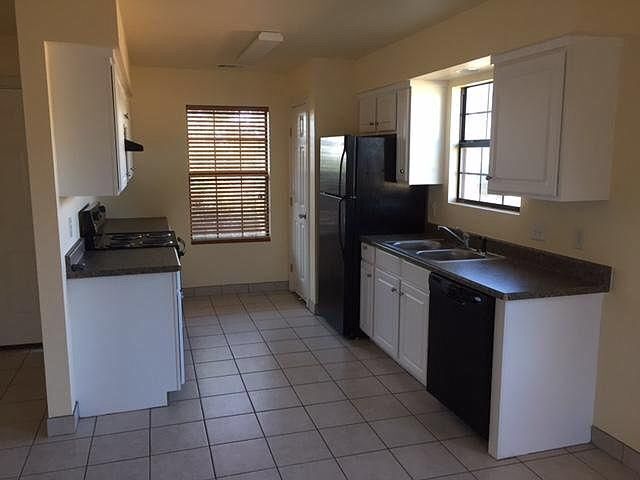 Building Photo - Duplex in Southridge Estates