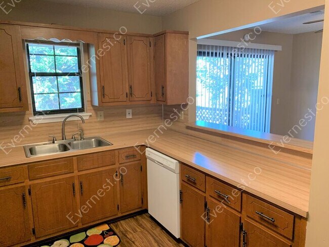 Building Photo - 2169 Cheshire Dr