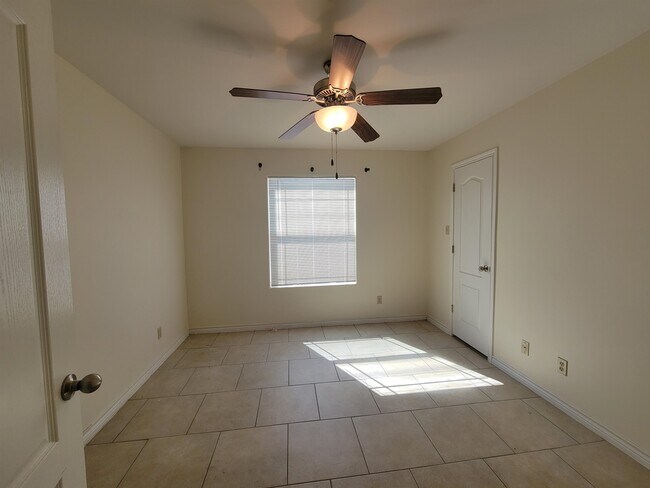 Building Photo - 9805 Sterling Loop