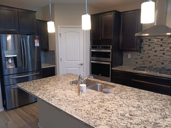 Foto del edificio - Spacious 4-bedroom, 2.5-bathroom home! Showings available NOW!