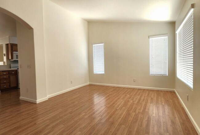 Foto del edificio - Well Maintained Corona 3-Bedroom, 2-Bathro...