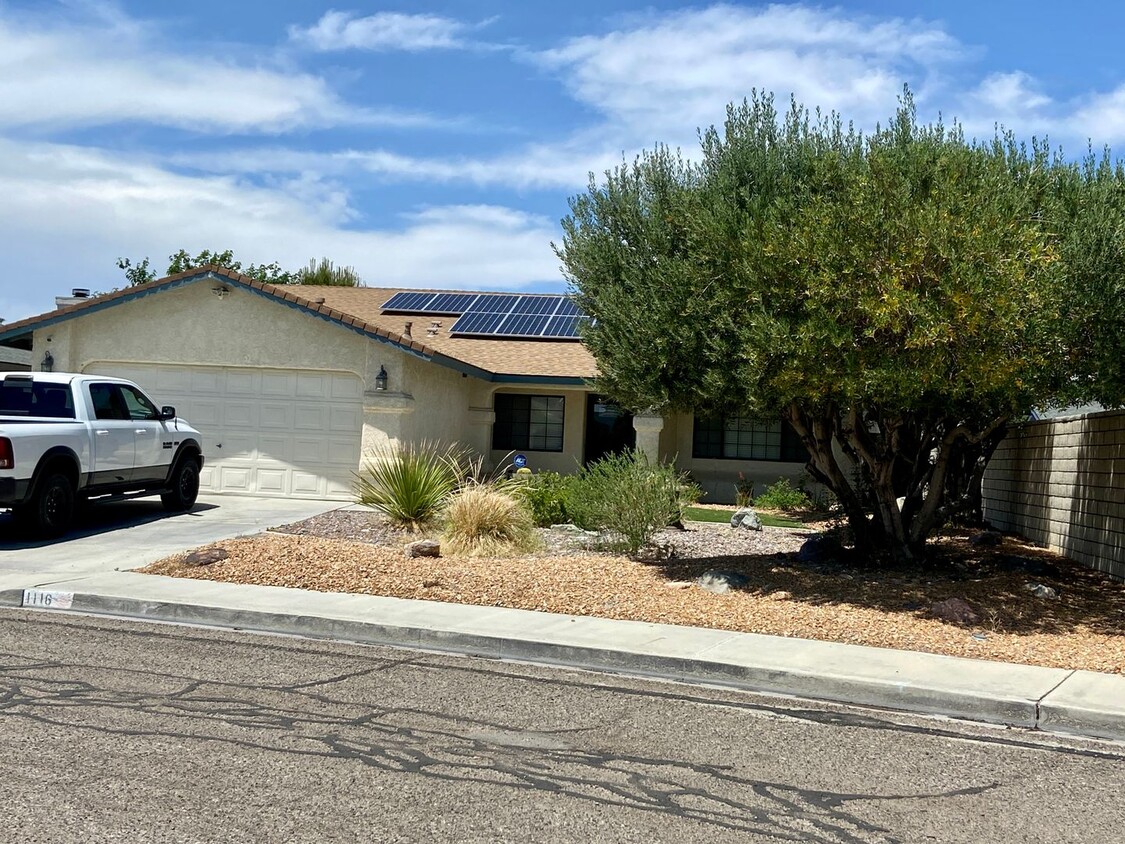 Foto principal - NORTHWEST POOL HOME AVAILABLE NOW!!